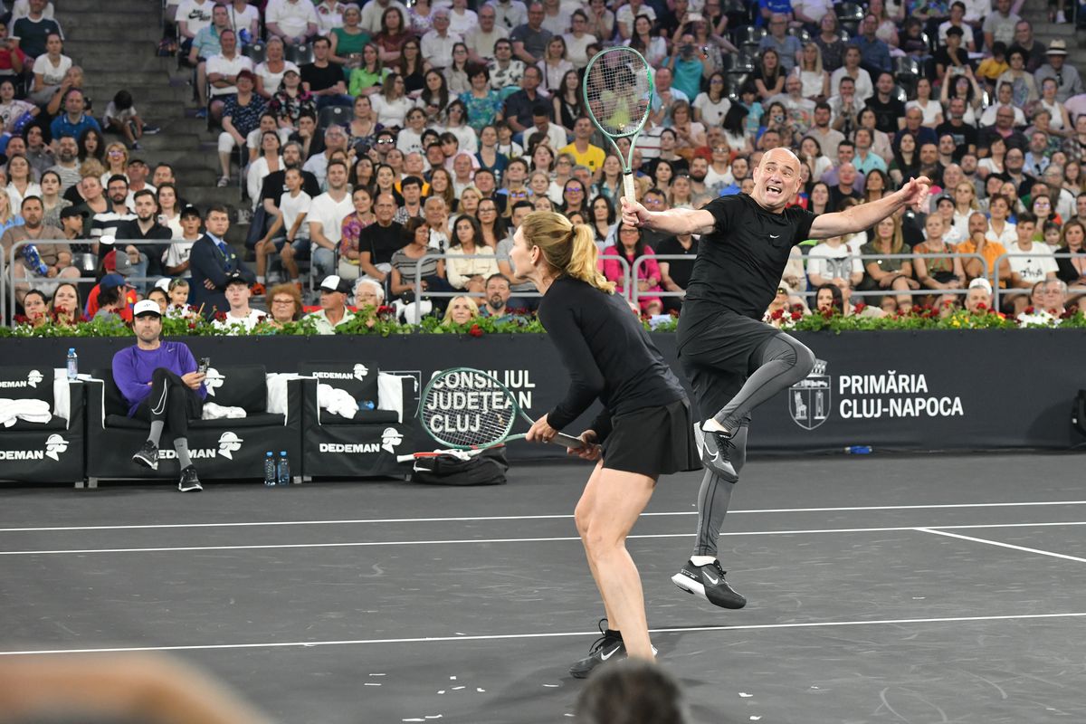 Steffi Graf şi Andre Agassi au produs magie la Cluj! Simona Halep a revenit pe teren într-o seară pentru istoria tenisului românesc » Toate detaliile de la corespondenții GSP