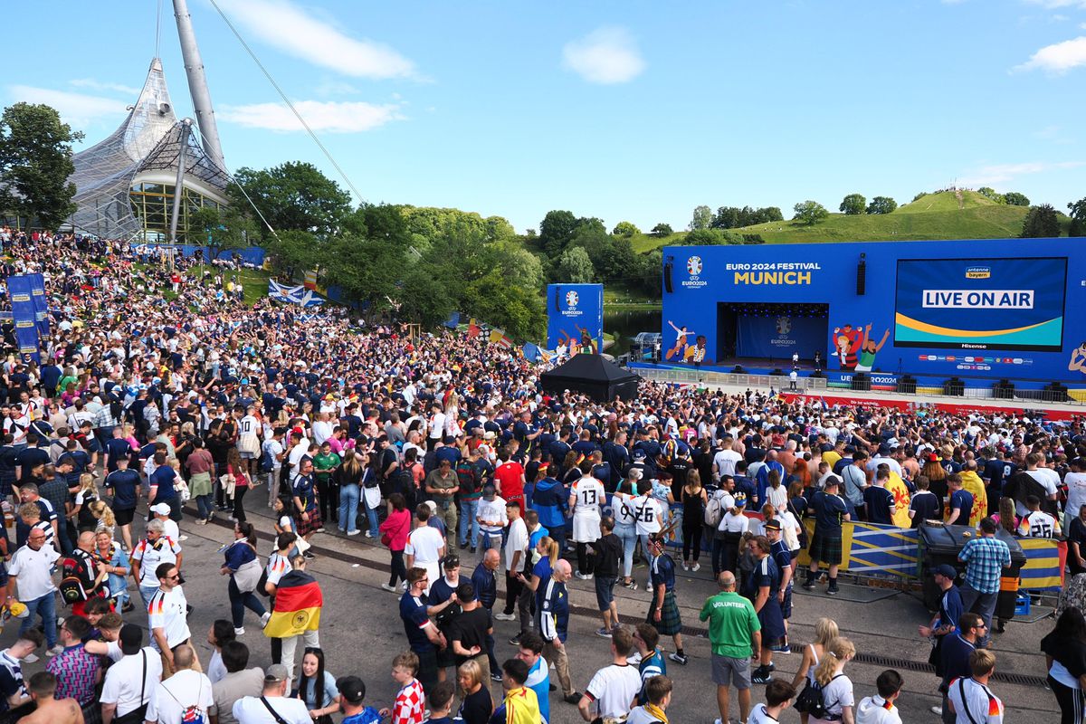 Cum se trăiește pregătirea unui meci la Fan Zone Munchen - imagini de colecție