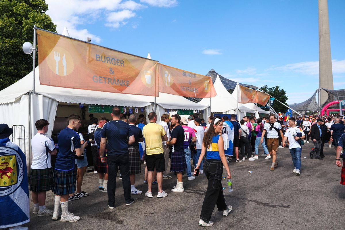 Cum se trăiește pregătirea unui meci la Fan Zone Munchen - imagini de colecție