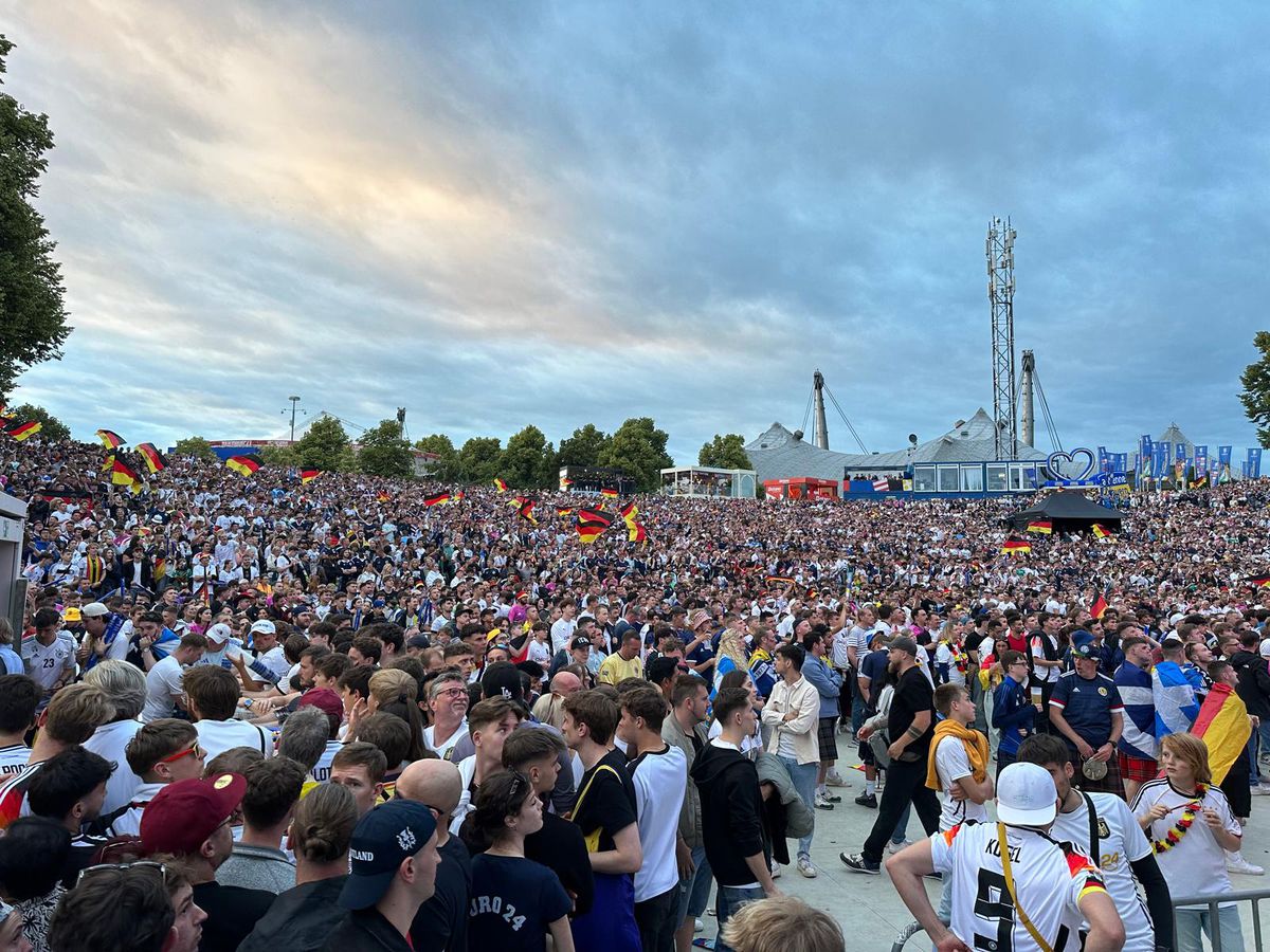 Meci Fan Zone la Munchen - atmosfera memorabila