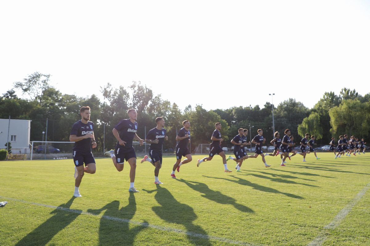 Universitatea Craiova s-a reunit duminică: 29 de fotbaliști prezenți, 5 noutăți în lotul lui Rădoi