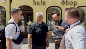 Imagini de senzație cu Mircea Lucescu în centrul Bratislavei! » Turcii i-au pupat mâinile: „La ei, asta înseamnă acest gest!”