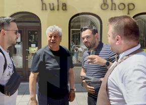 Imagini de senzație cu Mircea Lucescu în centrul Bratislavei! » Turcii i-au pupat mâinile: „La ei, asta înseamnă acest gest!”