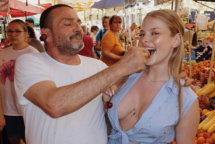 GALERIE FOTO Iubita internaționalului român, în ipostaze „la limită” » Cum s-a pozat la piață