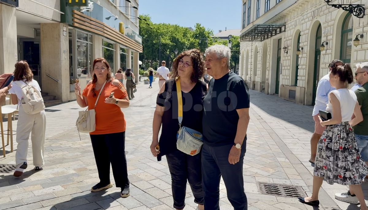 Imagini de senzație cu Mircea Lucescu în centrul Bratislavei! » Turcii i-au pupat mâinile: „La ei, asta înseamnă acest gest!”