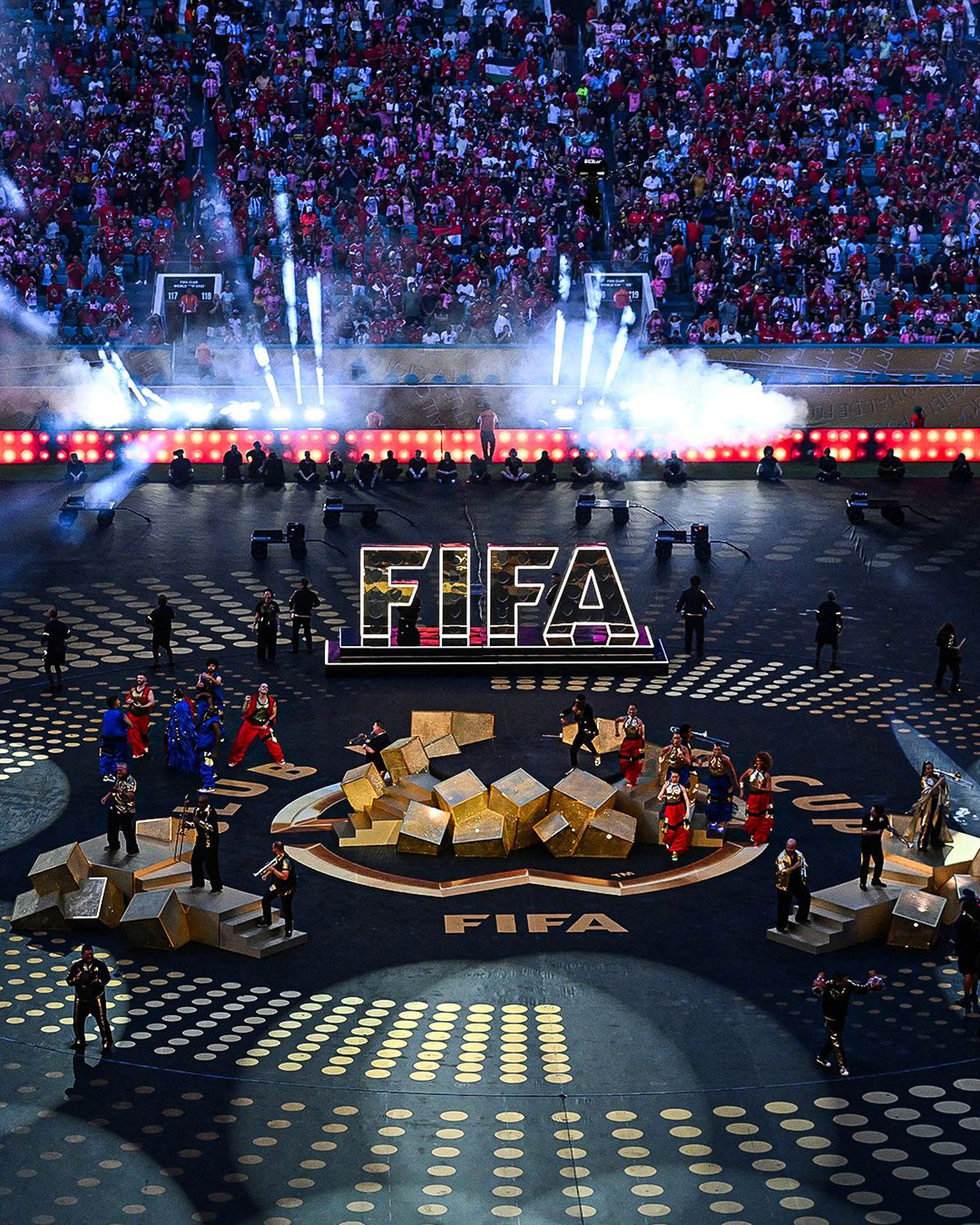 Lionel Messi și Luis Suarez au deschis Campionatul Mondial al Cluburilor » Ceremonia a fost impresionantă