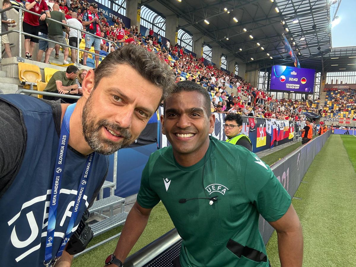 Moment nemaiîntâlnit! Ce i-a cerut arbitrul partidei Cehia U21 - Germania U21 fotoreporterului GSP
