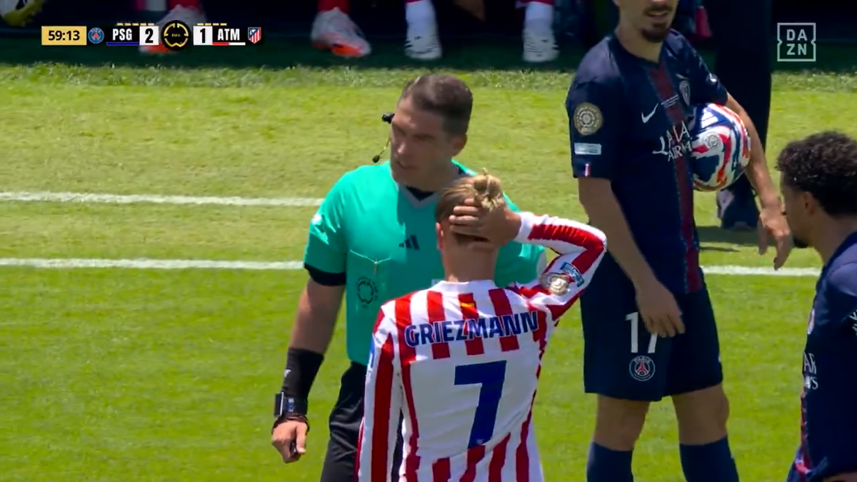 Istvan Kovacs, la microfon! Momentul serii pentru român la PSG - Atletico » A aplicat în premieră noua regulă din fotbal