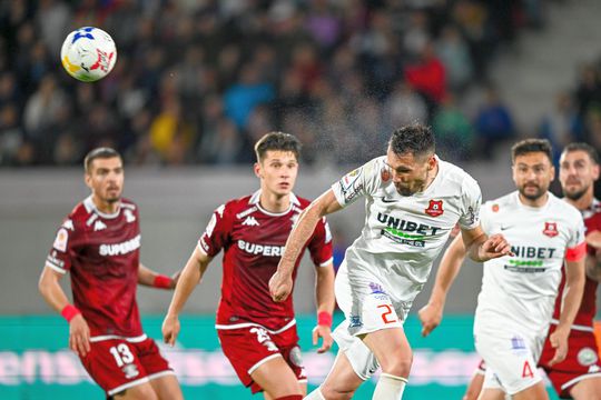 Valerică Găman (centru) a rămas liber de contract după despărțirea de Hermannstadt. FOTO: Imago Images