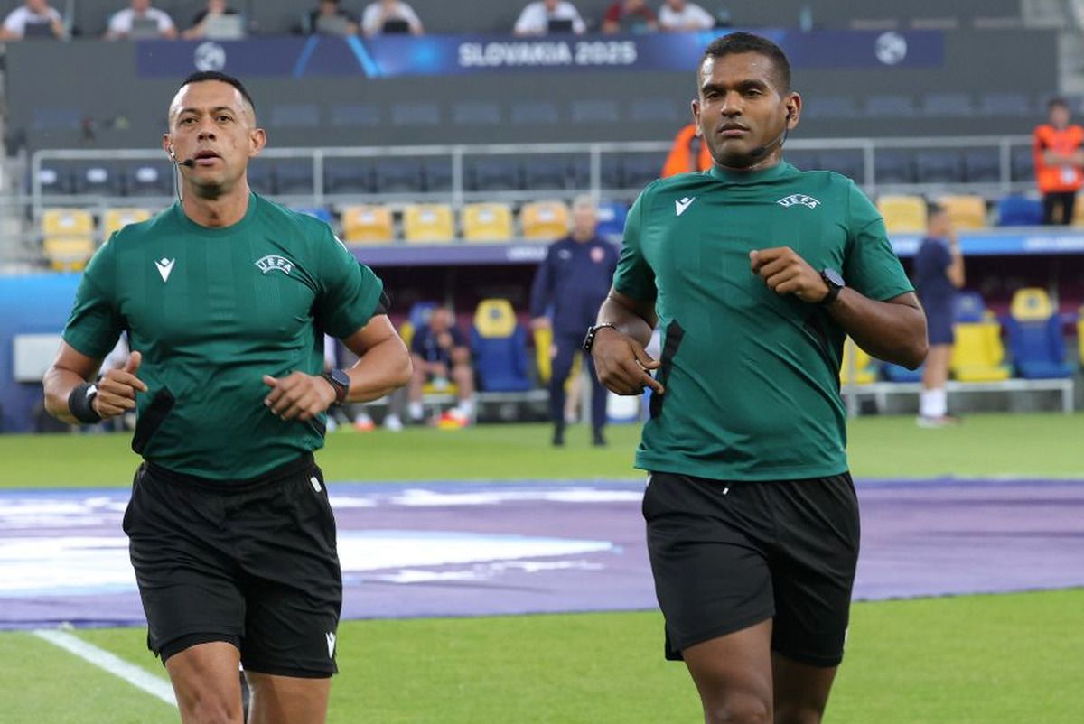 Moment nemaiîntâlnit! Ce i-a cerut arbitrul partidei Cehia U21 - Germania U21 fotoreporterului GSP