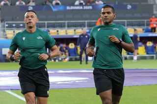 Moment nemaiîntâlnit! Ce i-a cerut arbitrul partidei Cehia U21 - Germania U21 fotoreporterului GSP