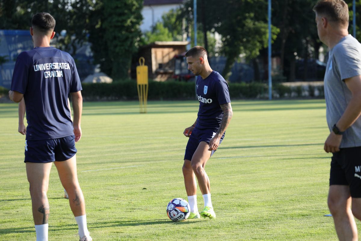 Universitatea Craiova s-a reunit duminică: 29 de fotbaliști prezenți, 5 noutăți în lotul lui Rădoi