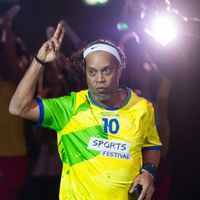 Cum ne vede Ronaldinho