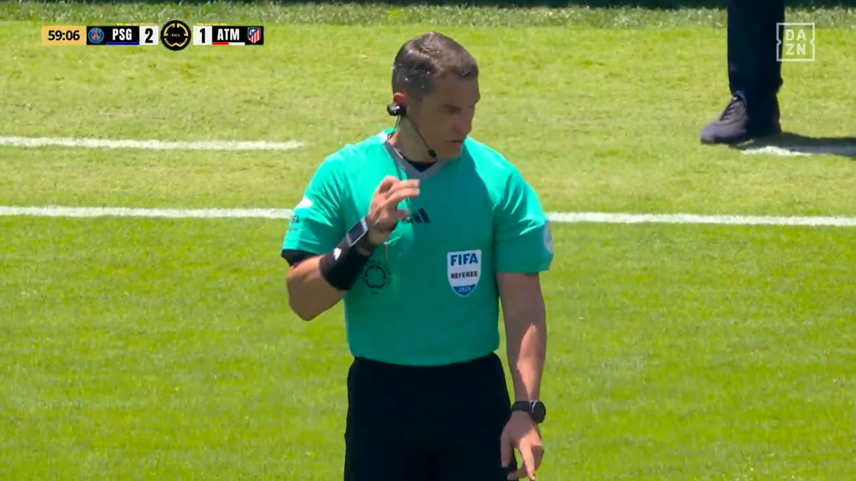 Istvan Kovacs, la microfon! Momentul serii pentru român la PSG - Atletico » A aplicat în premieră noua regulă din fotbal