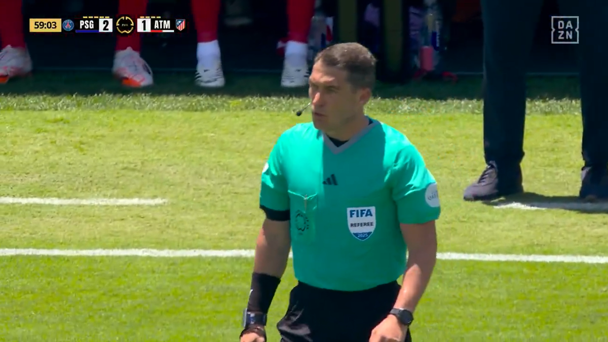 Istvan Kovacs, la microfon! Momentul serii pentru român la PSG - Atletico » A aplicat în premieră noua regulă din fotbal