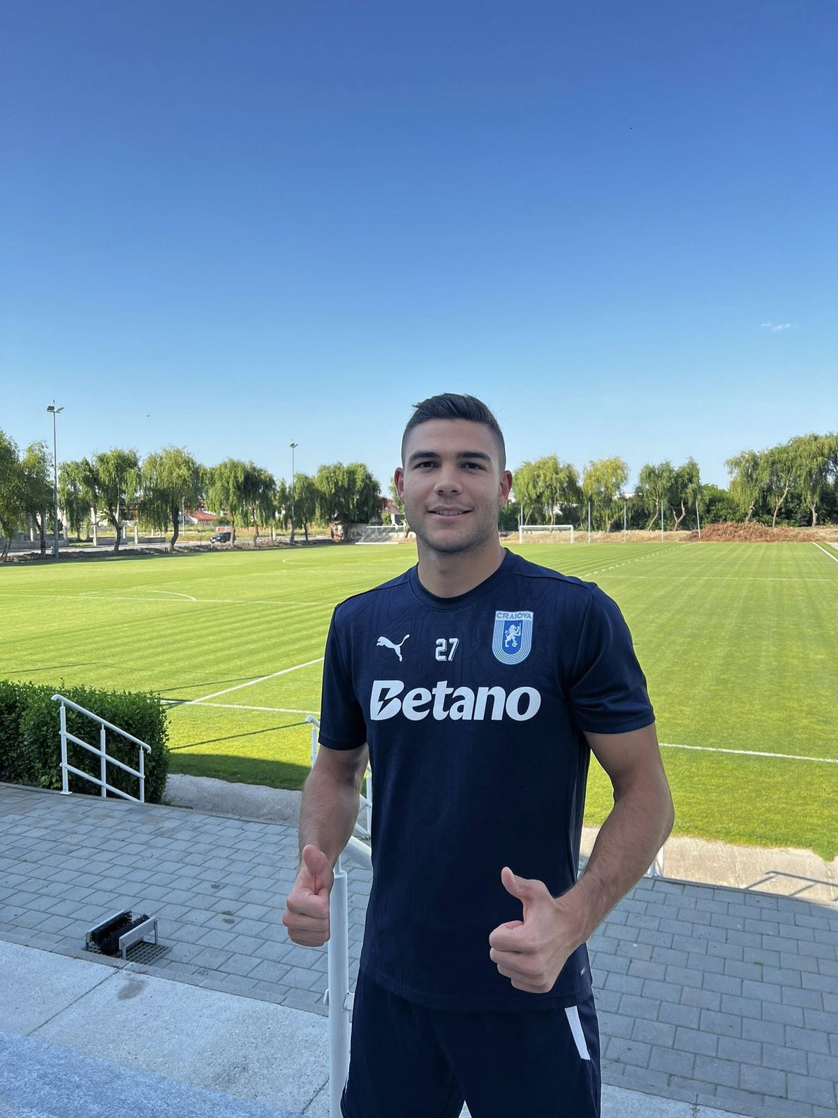 Universitatea Craiova s-a reunit duminică: 29 de fotbaliști prezenți, 5 noutăți în lotul lui Rădoi