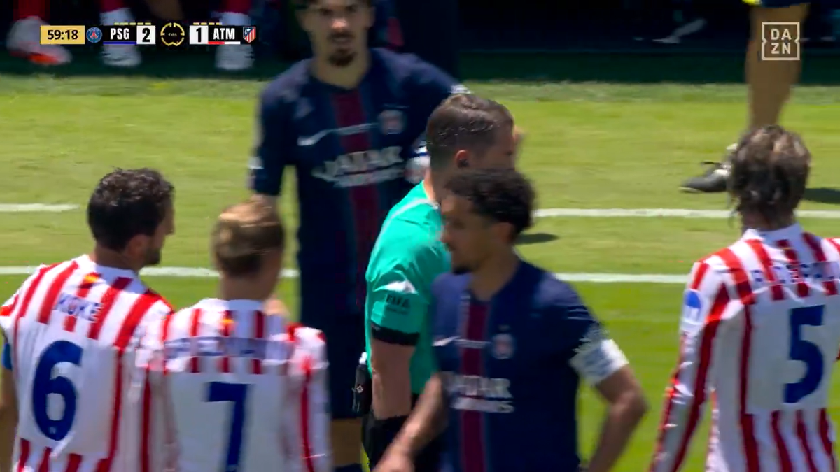 Istvan Kovacs, la microfon! Momentul serii pentru român la PSG - Atletico » A aplicat în premieră noua regulă din fotbal