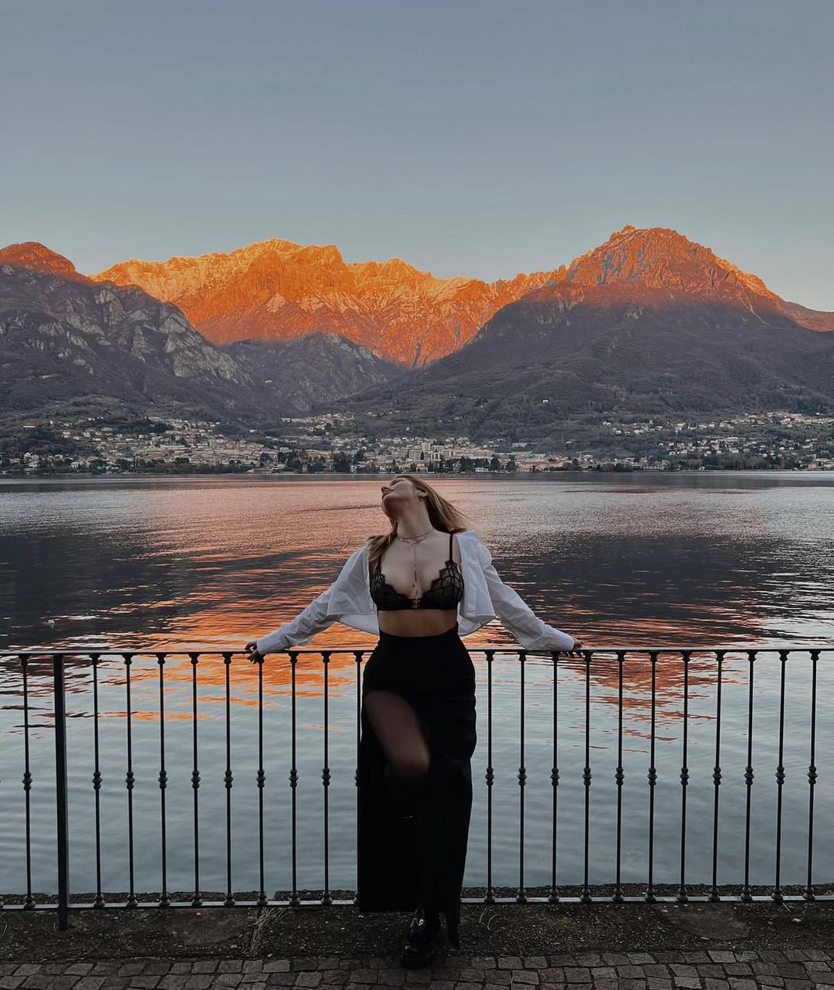 Iubita internaționalului român, în ipostaze „la limită” » Cum s-a pozat la piață