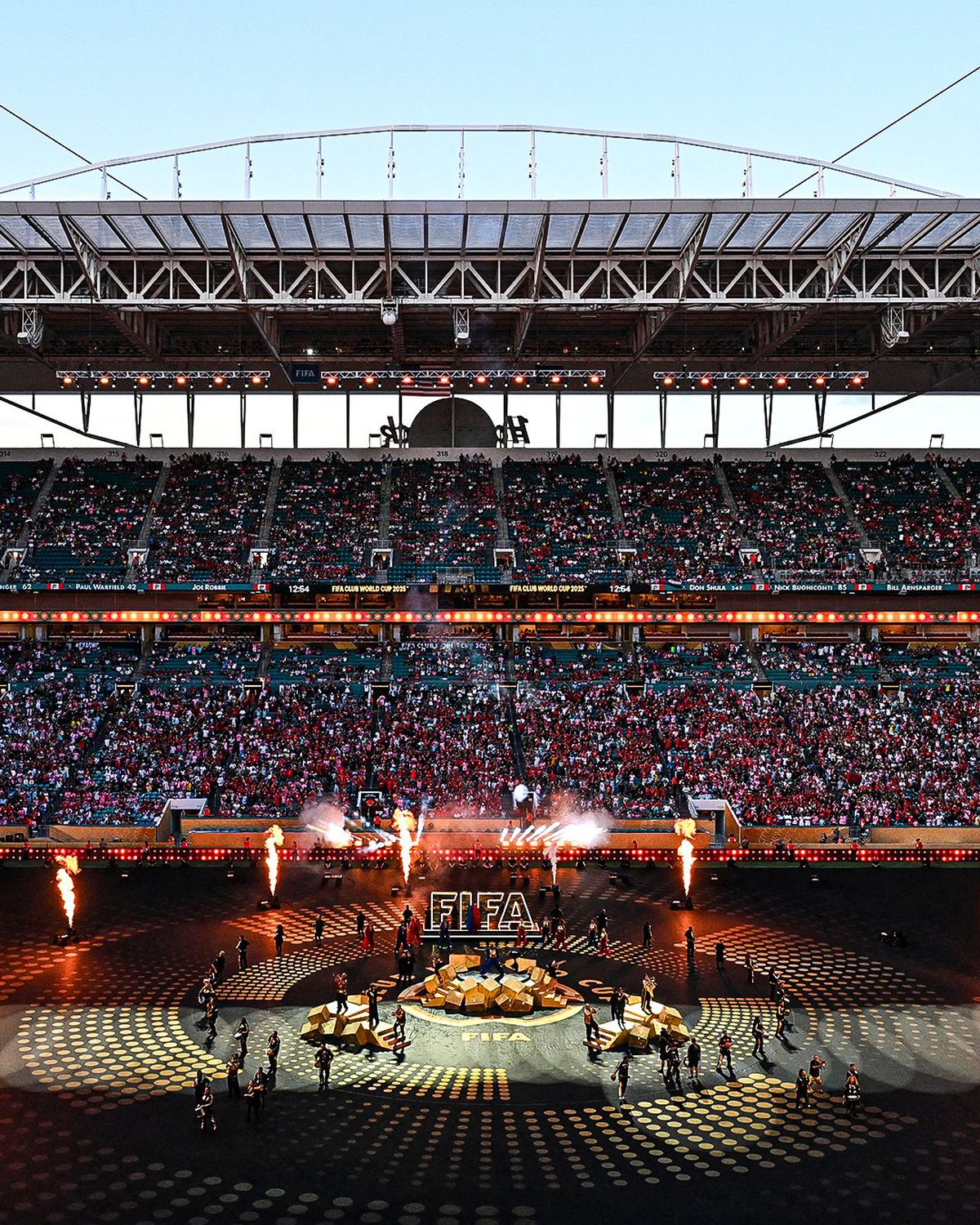 Lionel Messi și Luis Suarez au deschis Campionatul Mondial al Cluburilor » Ceremonia a fost impresionantă