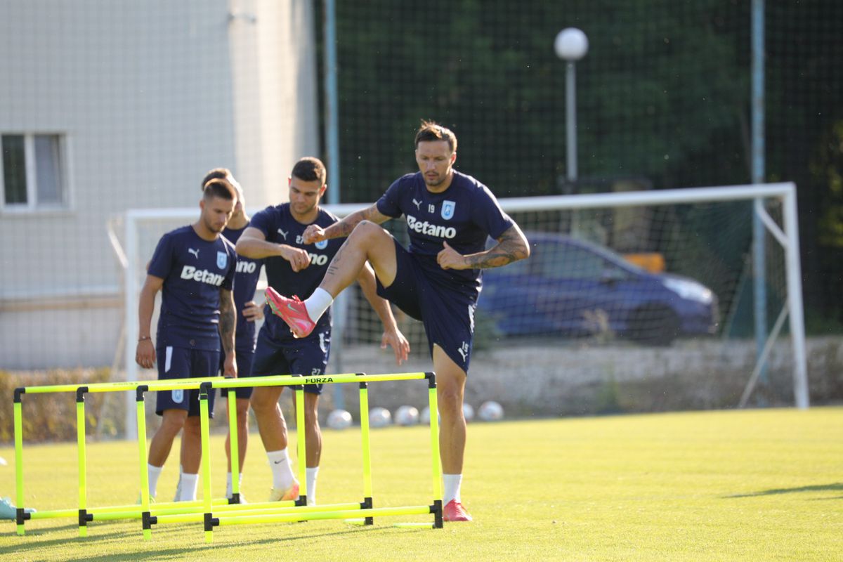 Universitatea Craiova s-a reunit duminică: 29 de fotbaliști prezenți, 5 noutăți în lotul lui Rădoi