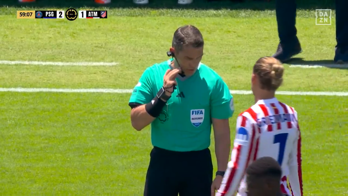 Istvan Kovacs, la microfon! Momentul serii pentru român la PSG - Atletico » A aplicat în premieră noua regulă din fotbal