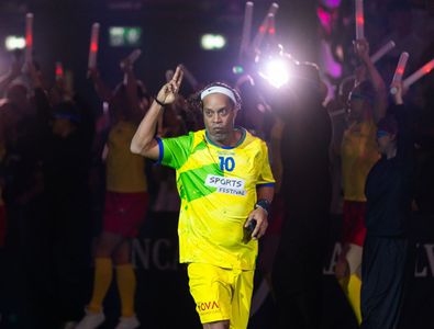 „Invitați-mă înapoi!” » La câteva ore după ce a jucat cu Adriano, Mutu și Sneijder la Cluj, Ronaldinho i-a descris pe români în 6 cuvinte