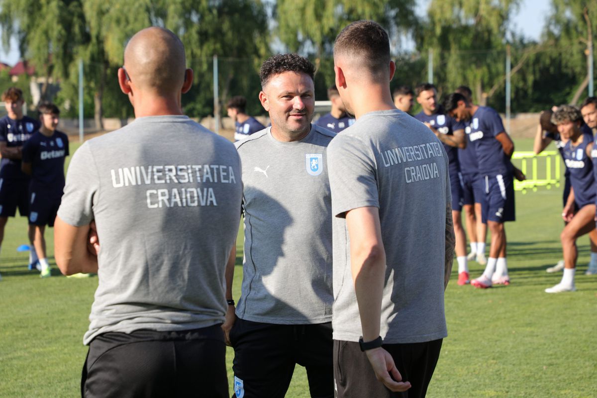 Universitatea Craiova s-a reunit duminică: 29 de fotbaliști prezenți, 5 noutăți în lotul lui Rădoi