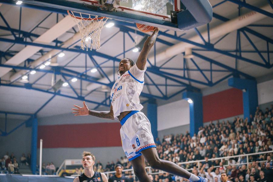 Jalyn McCreary, explozivul jucător al lui U-BT Cluj-Napoca/Foto: aba-liga.com U-BT Cluj-Napoca își continuă campania de transferuri cu un jucător extrem de spectaculos și atletic: „Ni l-am dorit mult”
