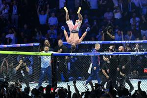 Senzație la gala UFC de la Casa Albă » Justin Gaethje îl distruge pe Ilia Topuria în main event. Ciryl Gane nu-i dă nicio șansă lui Alex Pereira