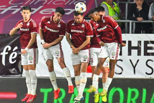 Talisson, aici în zidul Rapidului, va juca abia peste „4-5 luni”
