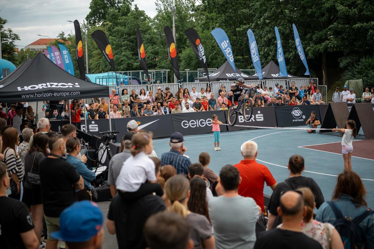 Peste 15.000 de participanți la prima ediție Sport Arena Streetball Sibiu » Cine sunt câștigătorii de anul acesta