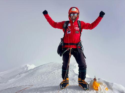 Adrian pe vârful McKinley din Alaska, cel mai înalt din America de Nord