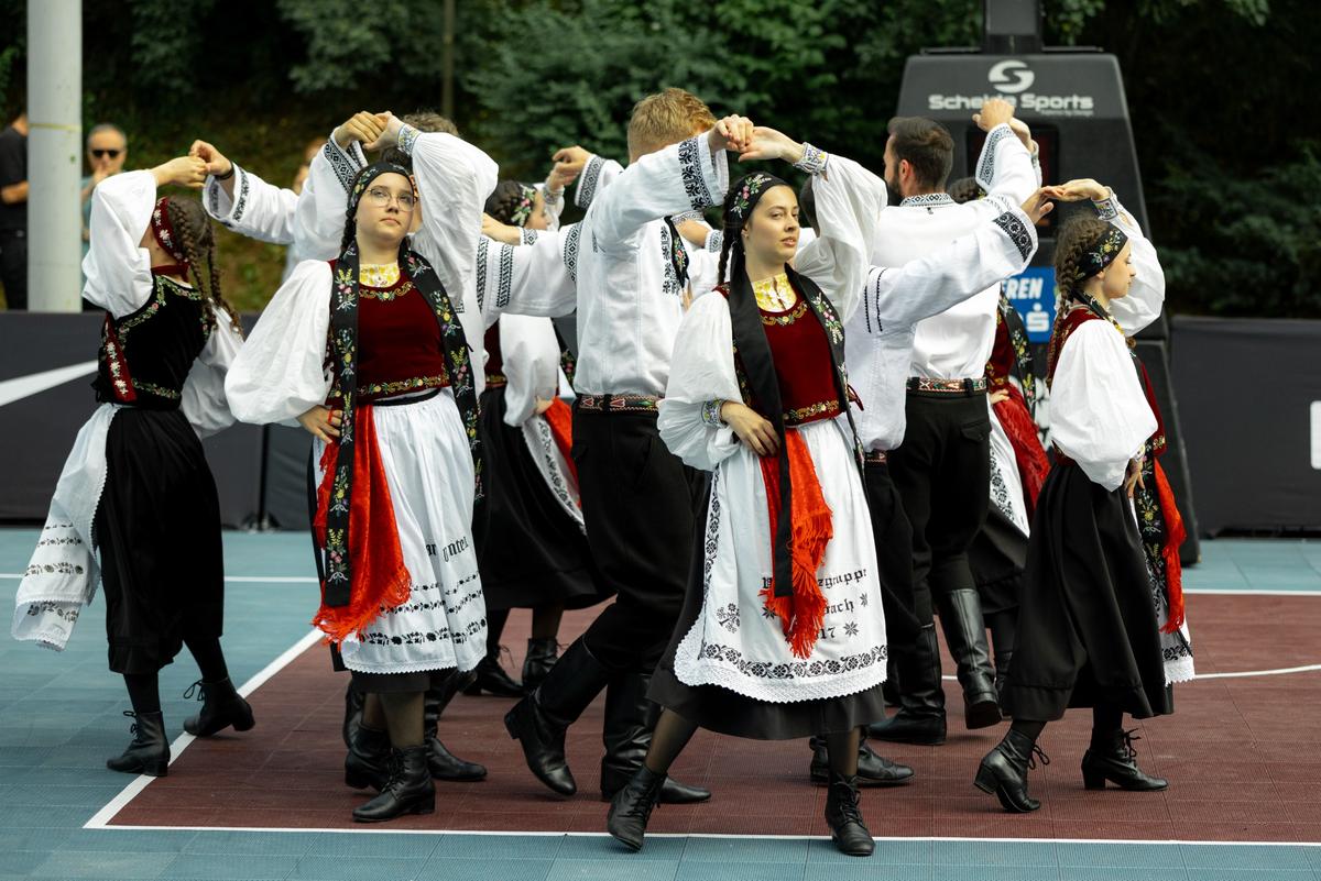 Peste 15.000 de participanți la prima ediție Sport Arena Streetball Sibiu » Cine sunt câștigătorii de anul acesta