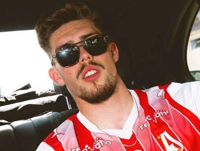 Dinamo și-a prezentat echipamentul cu noua siglă pentru sezonul viitor!