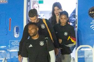 Dulcea răsplată » Nevestele nemților, în cantonamentul Mannschaftului!