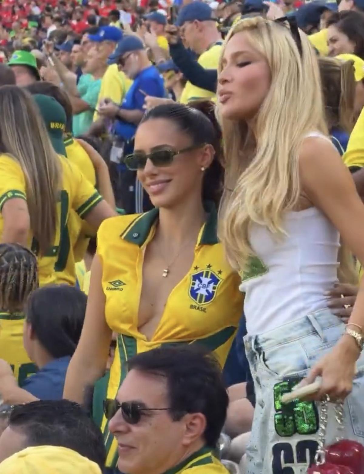 Iubita lui Neymar a arătat mai mult decât voia în timpul meciului Braziliei! Imaginea surprinsă în tribune