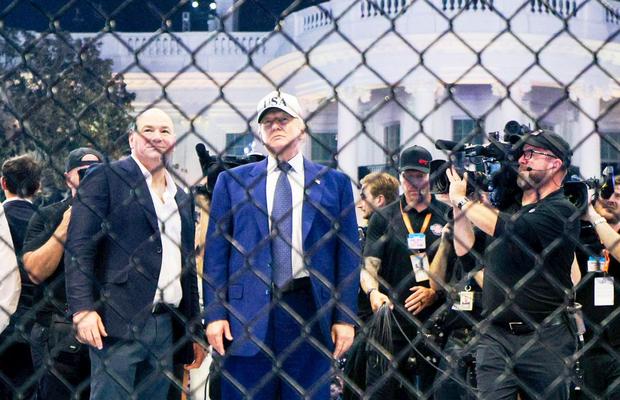 Donald Trump în cușcă, Nero la Colosseum