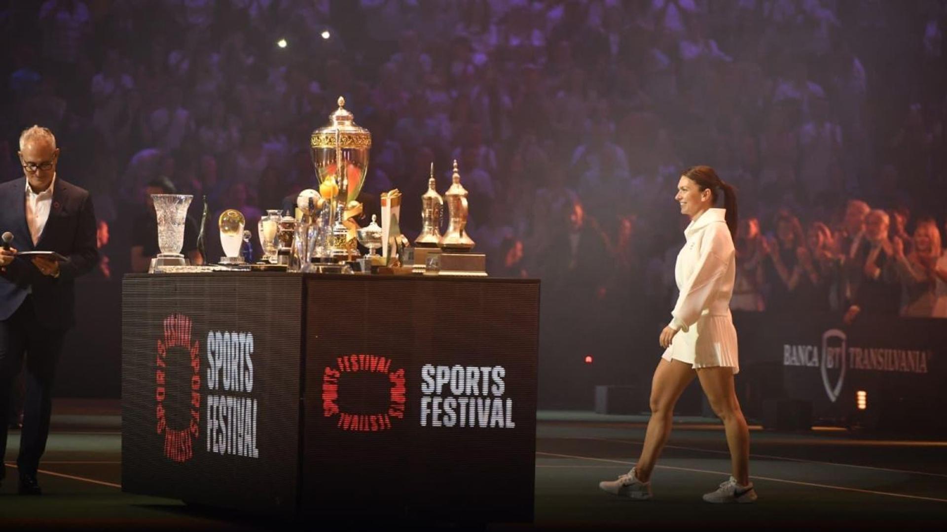 Simona Halep în timpul discursului de retragere oficială la BTarena Cluj-Napoca, marcând încheierea carierei tenis cu titluri Grand Slam. | sursa foto: Gazeta Sporturilor