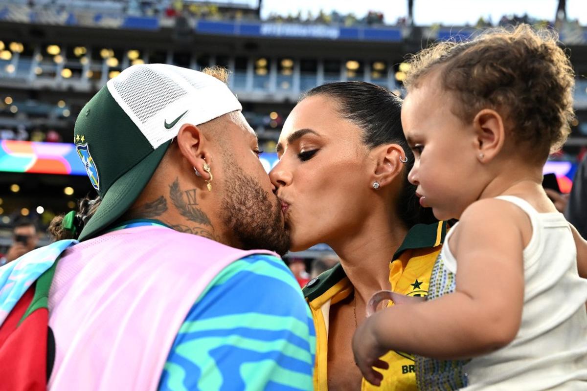 Iubita lui Neymar a arătat mai mult decât voia în timpul meciului Braziliei! Imaginea surprinsă în tribune
