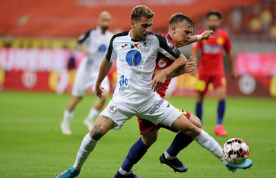 EXCLUSIV Incredibil: Iordănescu, dat afară după 24 de ore! Scandal uriaș la Gaz Metan: două tabere luptă pentru putere