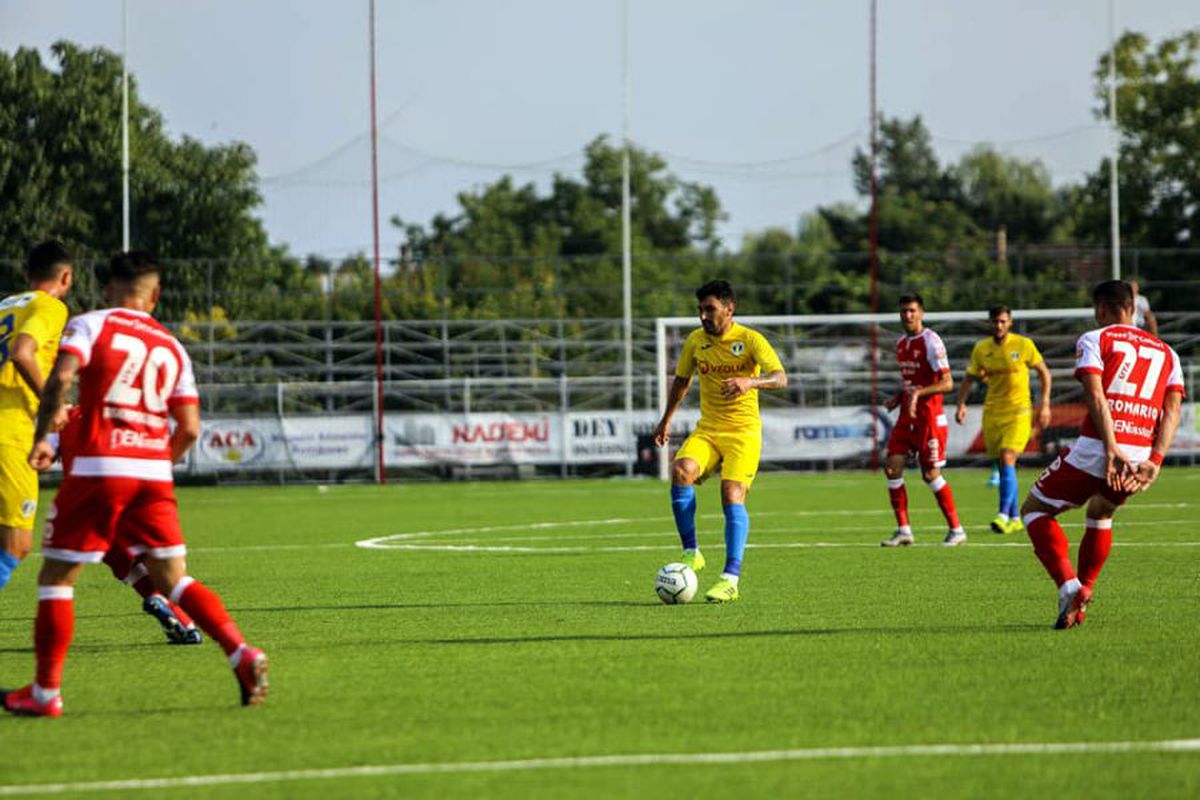 LIGA 2: UTA - Petrolul Ploiești 1-1 » Costel Enache își laudă elevii, Laszlo Balint este tranșant: „Ni s-a dus naibii avantajul!”