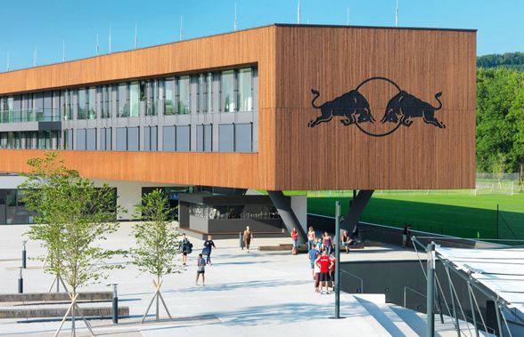 Industria Red Bull Salzburg » Reportaj de la fabrica de fotbaliști din Austria: condiții SF!