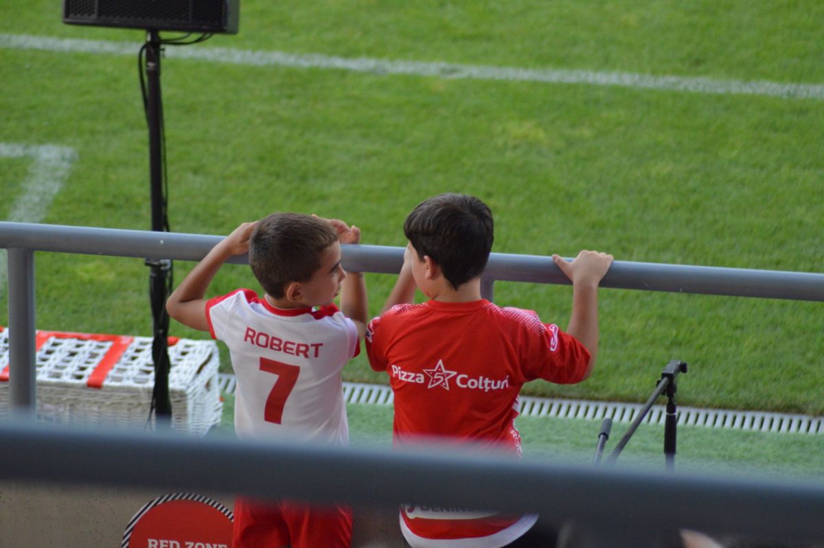 UTA și-a prezentat lotul și noul echipament » 2.500 de spectatori și amical special la Arad