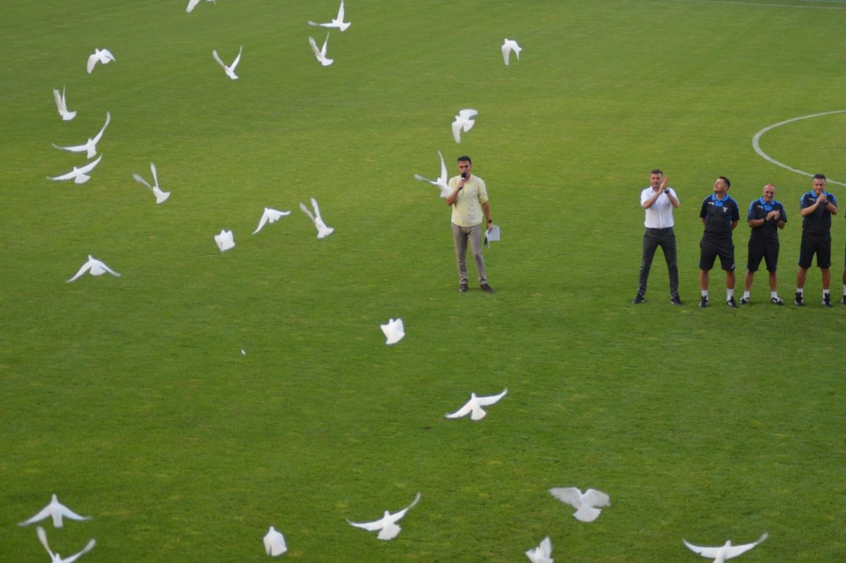 UTA și-a prezentat lotul și noul echipament » 2.500 de spectatori și amical special la Arad