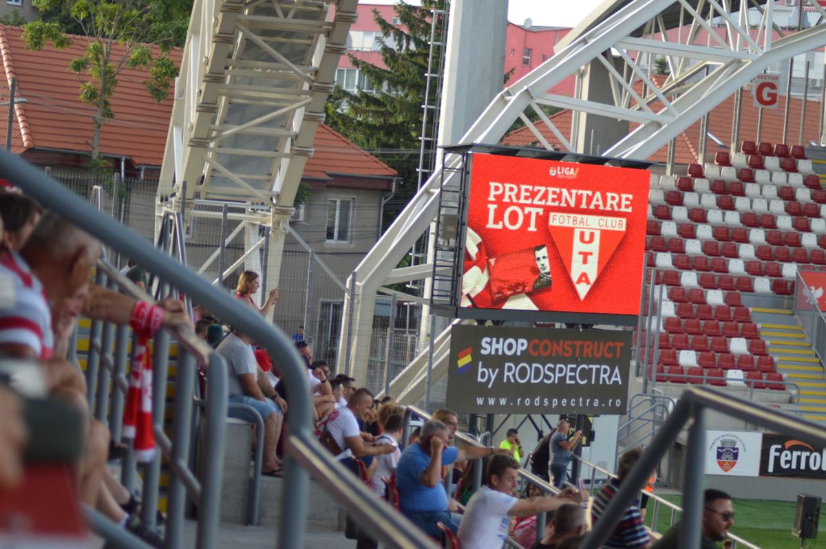 UTA și-a prezentat lotul și noul echipament » 2.500 de spectatori și amical special la Arad