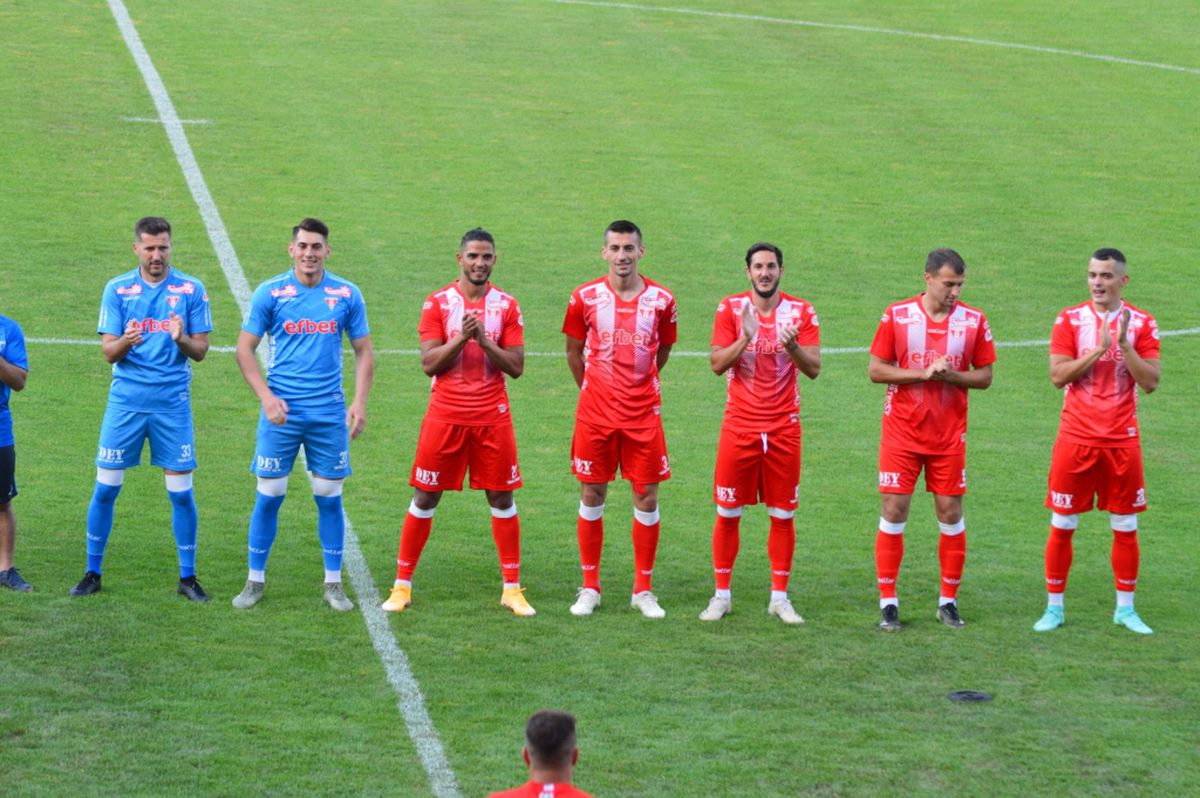 UTA și-a prezentat lotul și noul echipament » 2.500 de spectatori și amical special la Arad