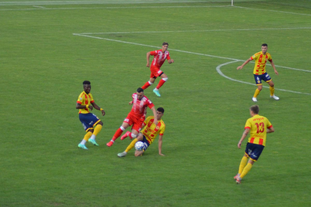 UTA și-a prezentat lotul și noul echipament » 2.500 de spectatori și amical special la Arad