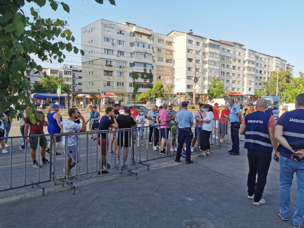 Război pe toate fronturile! Peluza Nord, mesaj acid pentru CSA Steaua, pe stadionul din Botoșani