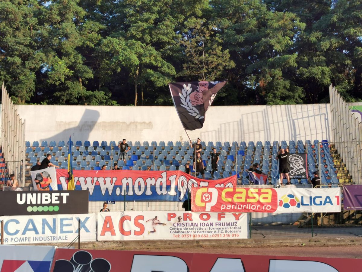 Război pe toate fronturile! Peluza Nord, mesaj acid pentru CSA Steaua, pe stadionul din Botoșani