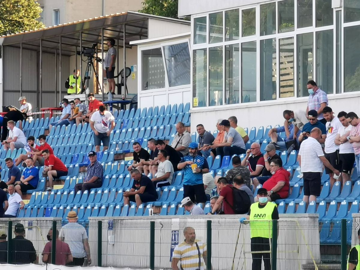 Război pe toate fronturile! Peluza Nord, mesaj acid pentru CSA Steaua, pe stadionul din Botoșani